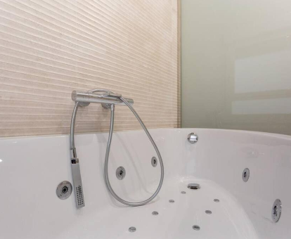 Foto de la bañera de hidromasaje del Lovely Luxury 2BR Apt in Logroño Center