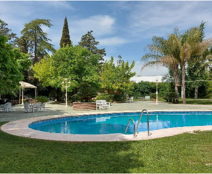Piscina al aire libre del spa localizado en el Hotel Don Gonzalo en Montilla