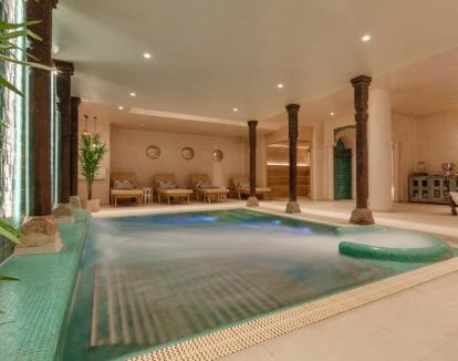 Foto de la piscina dinámica del spa del hotel.
