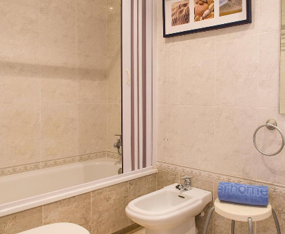 Foto de la bañera de hidromasaje que se encuentra en el Apartment Nou Fontana-2
