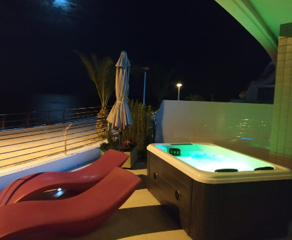 Foto de la terraza con jacuzzi del Infinity Alicante Sea View with private jacuzzi & self check in