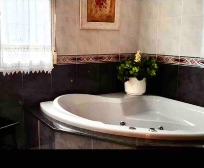 Foto de la bañera de hidromasaje de la Casa de Pepa en Ribadeo