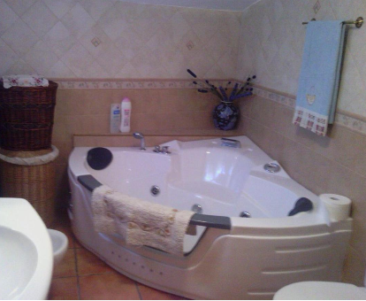Foto de la bañera de hidromasaje de la Casa Rural Arroyofrio Riópar 