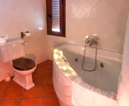 Foto de la bañera de hidromasaje de la casa Los Gañanes
