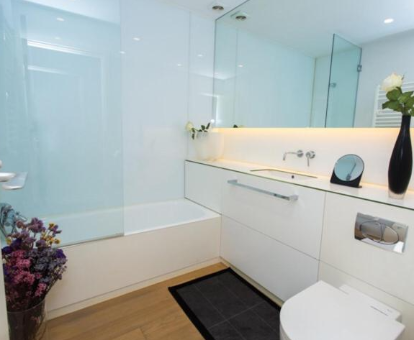 Foto del baño con bañera de hidromasaje del apartamento Orio playa lucirá
