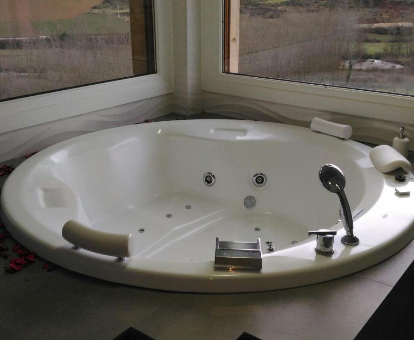 Foto de la bañera de hidromasaje que se encuentra en la Villa Flavina
