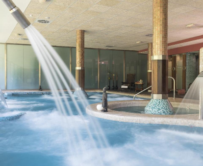 Piscina del spa ubicado en el Hotel Monasterio de Boltaña en Boltaña