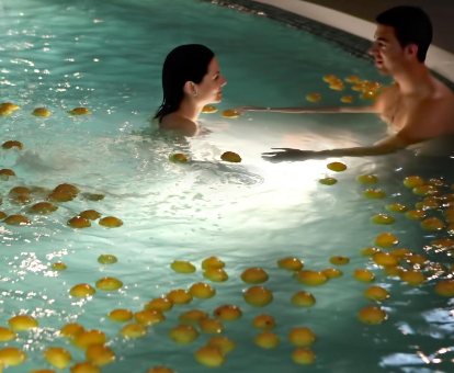 Foto de la piscina climatizada que se encuentra en el spa del resort Balneario de Archena