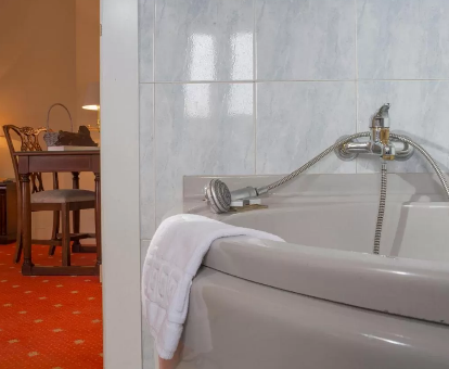 Foto de la bañera de hidromasaje en la habitación del Hotel la Casa Grande
