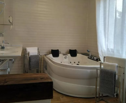 Foto de la bañera de hidromasaje para dos personas del Hotel Sierra Madrona
