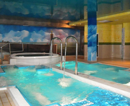 Foto de la piscina cubierta del spa que se encuentra en el Hotel Spa La Hacienda De Don Juan