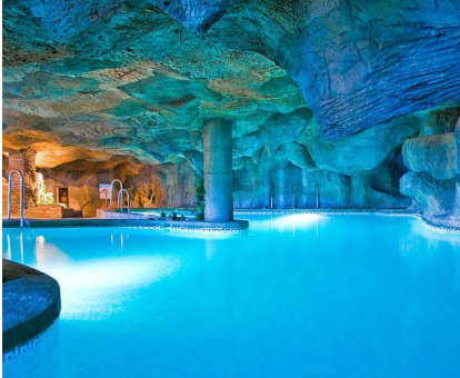 Foto de la piscina cueva que se encuetra en el impresionante Playacartaya Aquapark & Spa Hotel
